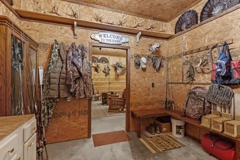 large-018e903b-4e8d-72c1-bda9-edf01d82e2db