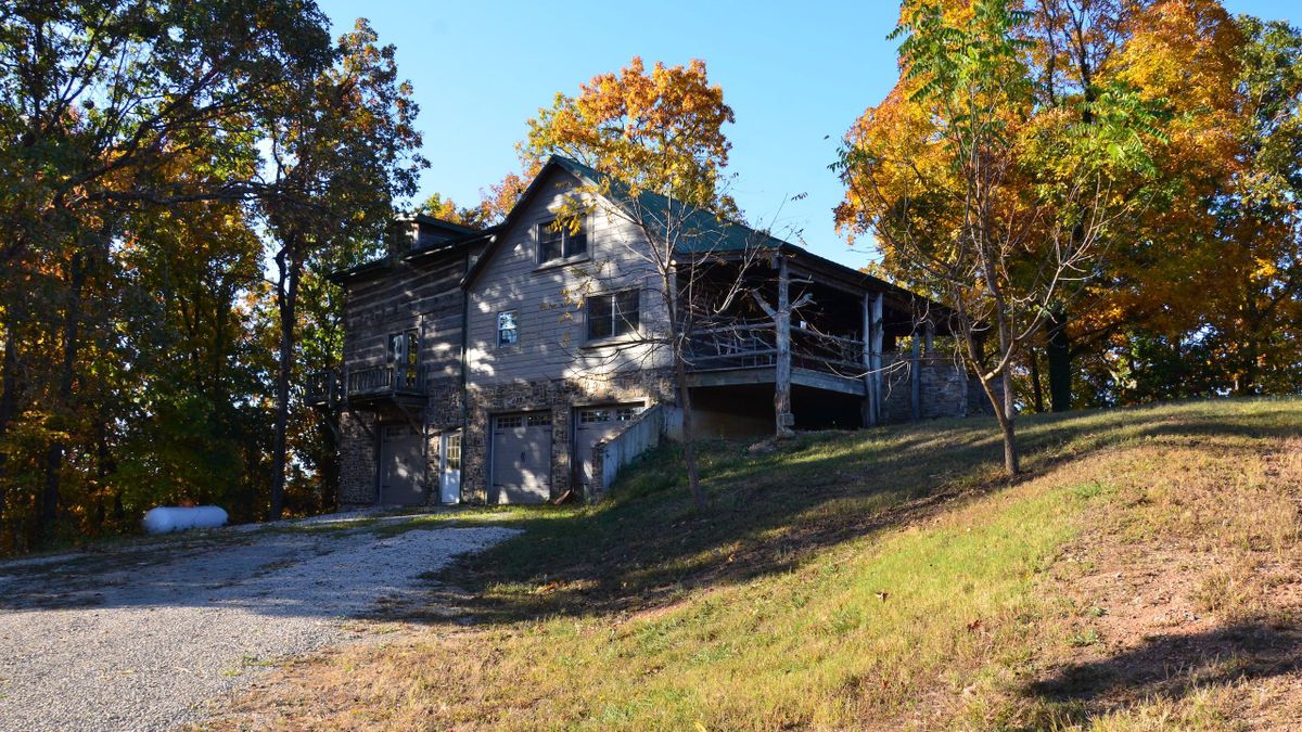 Beautiful Cabin On Acreage In Sainte Genevieve's Wine Country