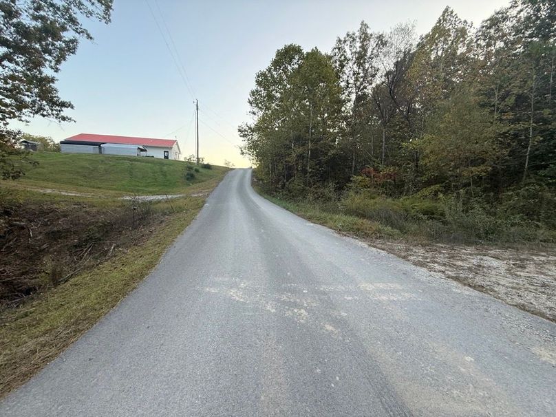 009 the view along Echo Valley Road to the south as you come in