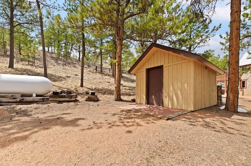 048 - Shed