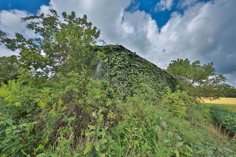 022 right side of barn from road