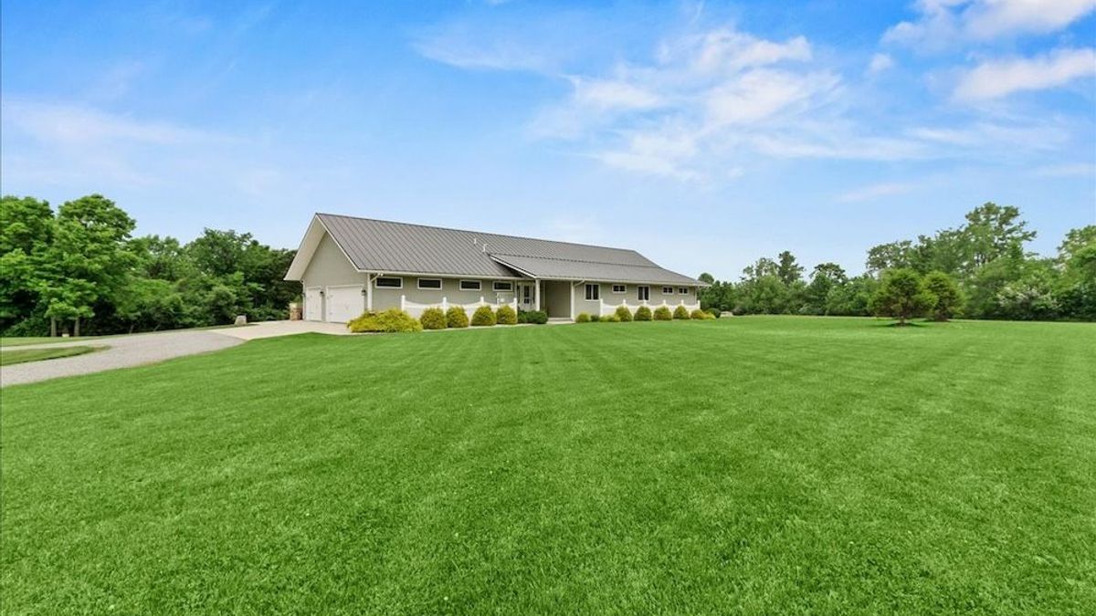 Home On Acreage In Logan County Whitetail Properties