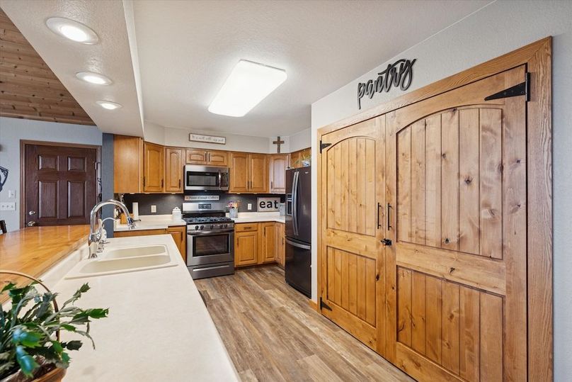 21-4800-Cub-Hollow-Rd-WindowStill