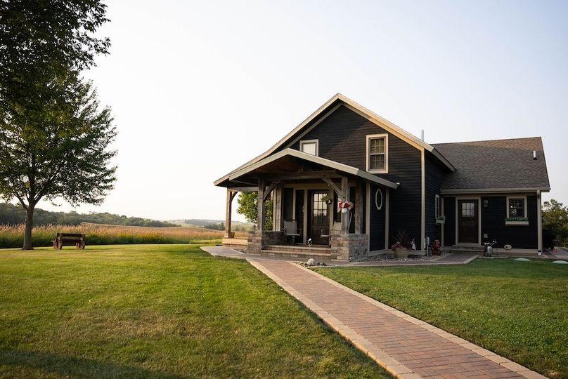 Cedar IA 152 Featured Z16