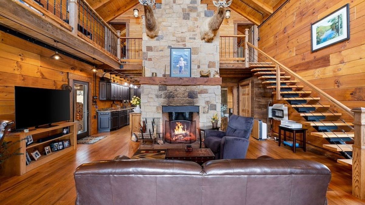 Luxurious Mountain Log Cabin On 129 Acres Bordering State Forest ...