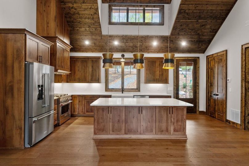 42-web-or-mls-6390 Golf Club Drvie-9