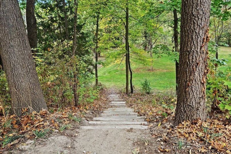 29-10932 Green Oaks Dr