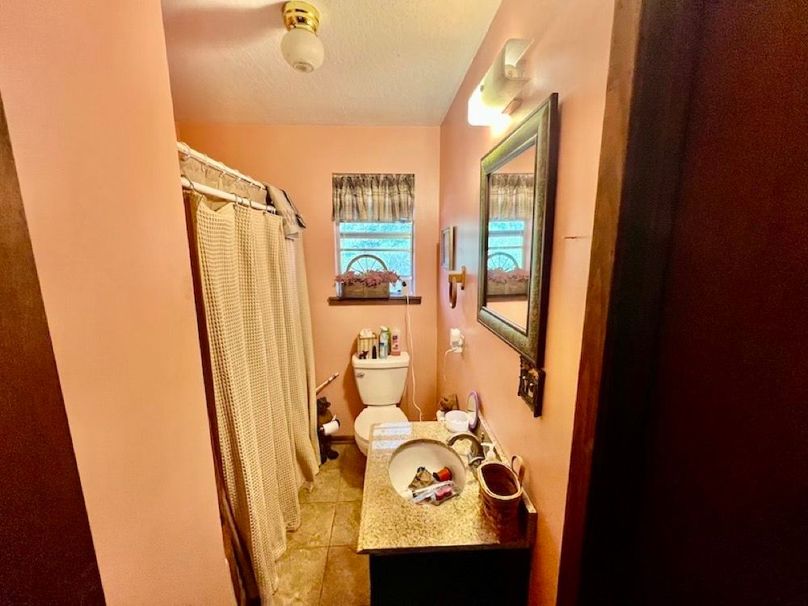 D8547067-C903-4EC6-9836-053507D6E1F9_1_201_a