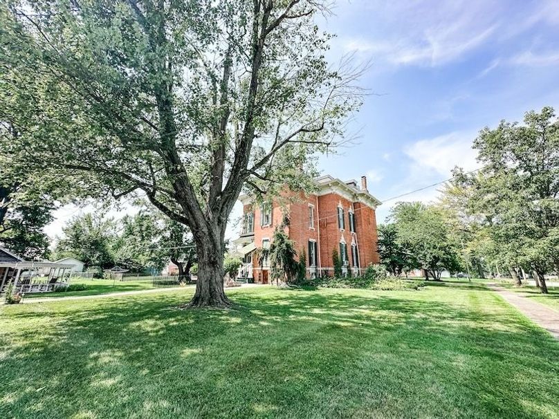 StenceRealty_25_515-N-8th-Street-Marshall-IL_7