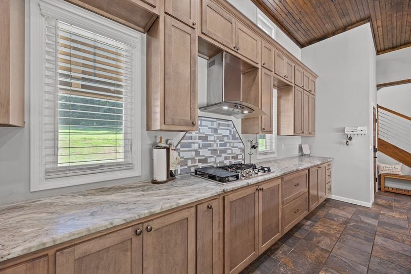 34-web-or-mls-4928 Yellow Creek Rd 046