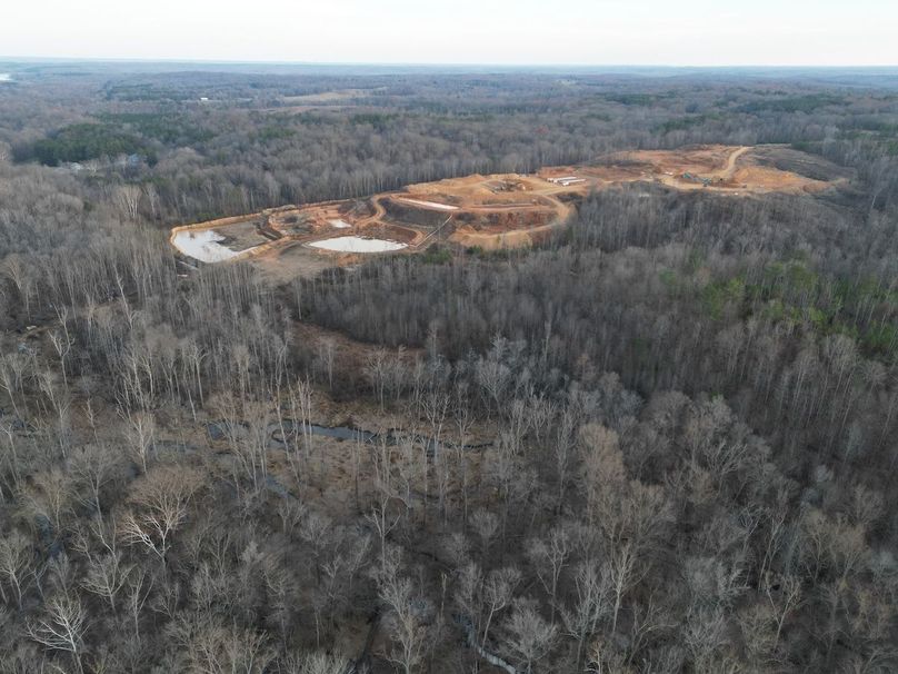 dji_fly_20231130_052452_267_1701905204220_photo