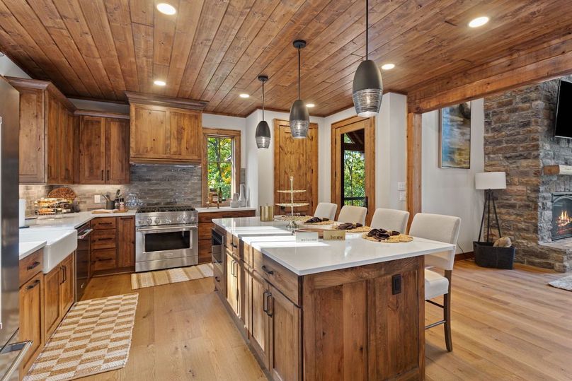 95-web-or-mls-6400 Golf Club Drive-5