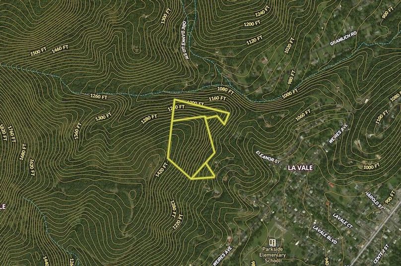 Contours w parcel boundaries