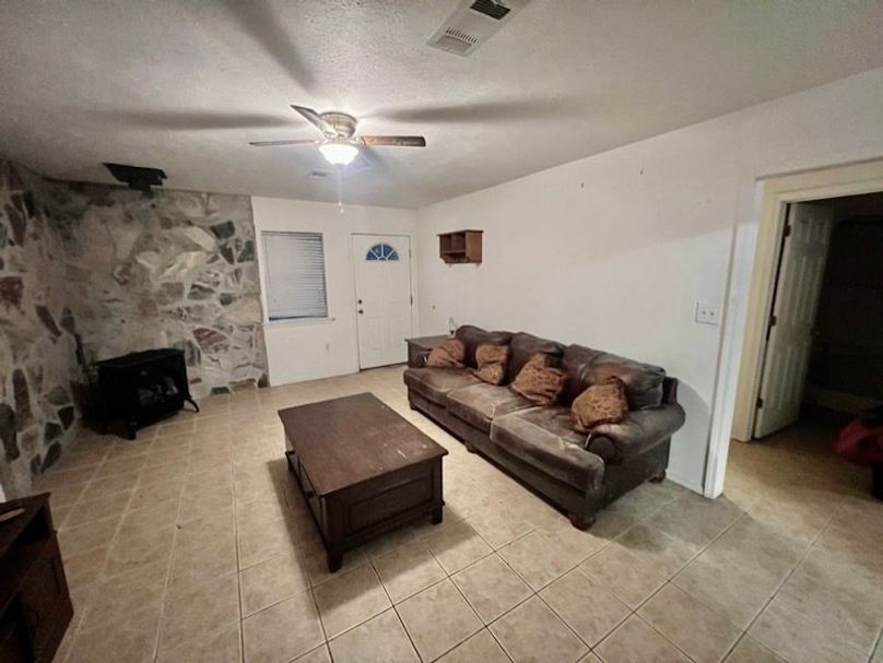 E5892B3A-271B-4FE8-9F45-F3FD52072375_1_105_c