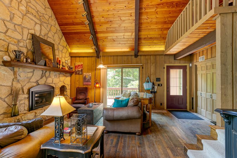 2227_95th_St_©_Picture_This_Inc-1