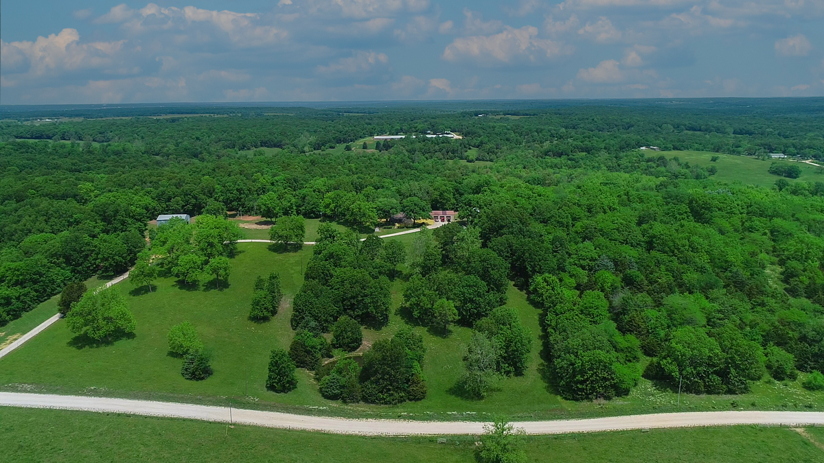 Hobby Farm Home Outbuildings And Great Hunting Near Buffalo Whitetail Properties