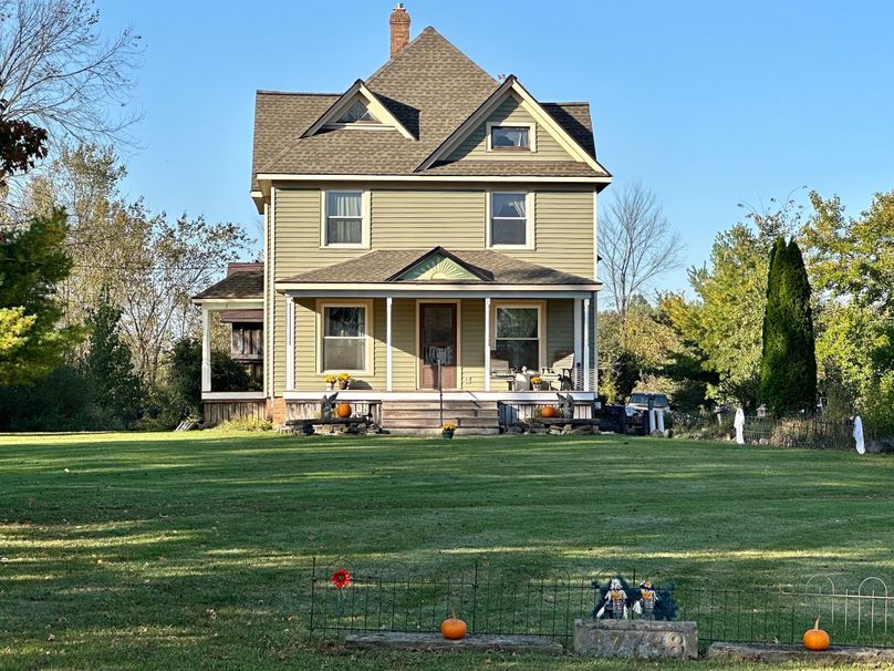 3 House Front Distance