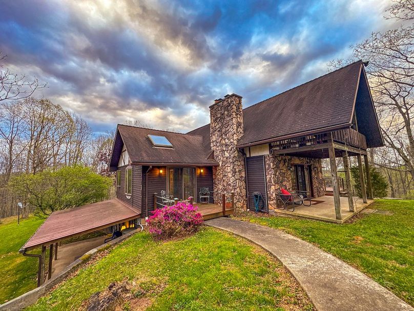 Calhoun, WV 132.84 AC Szegi 2-080