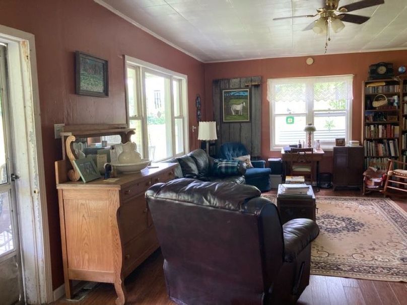 096 coming into the living room at the front door