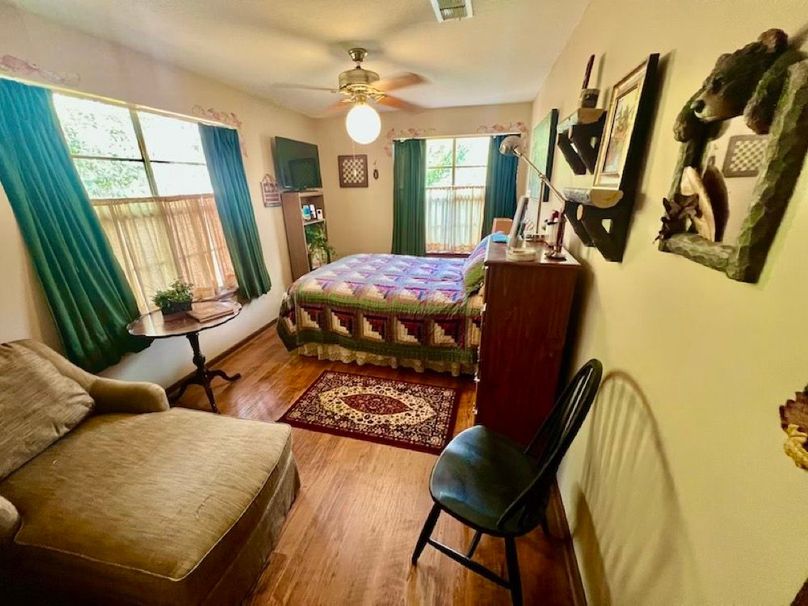 CEBC1F7E-B6D4-485A-A014-FEC7E68BE9C7_1_201_a