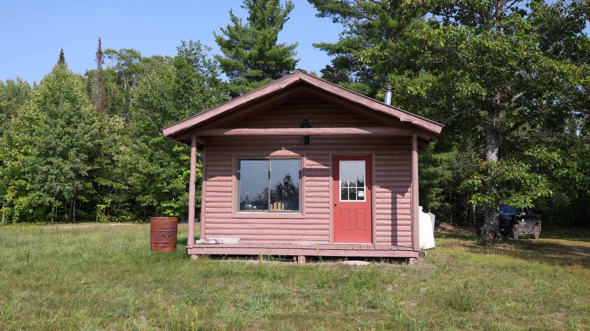 Large Acreage And Camp With Historic Hunting Success Whitetail Properties