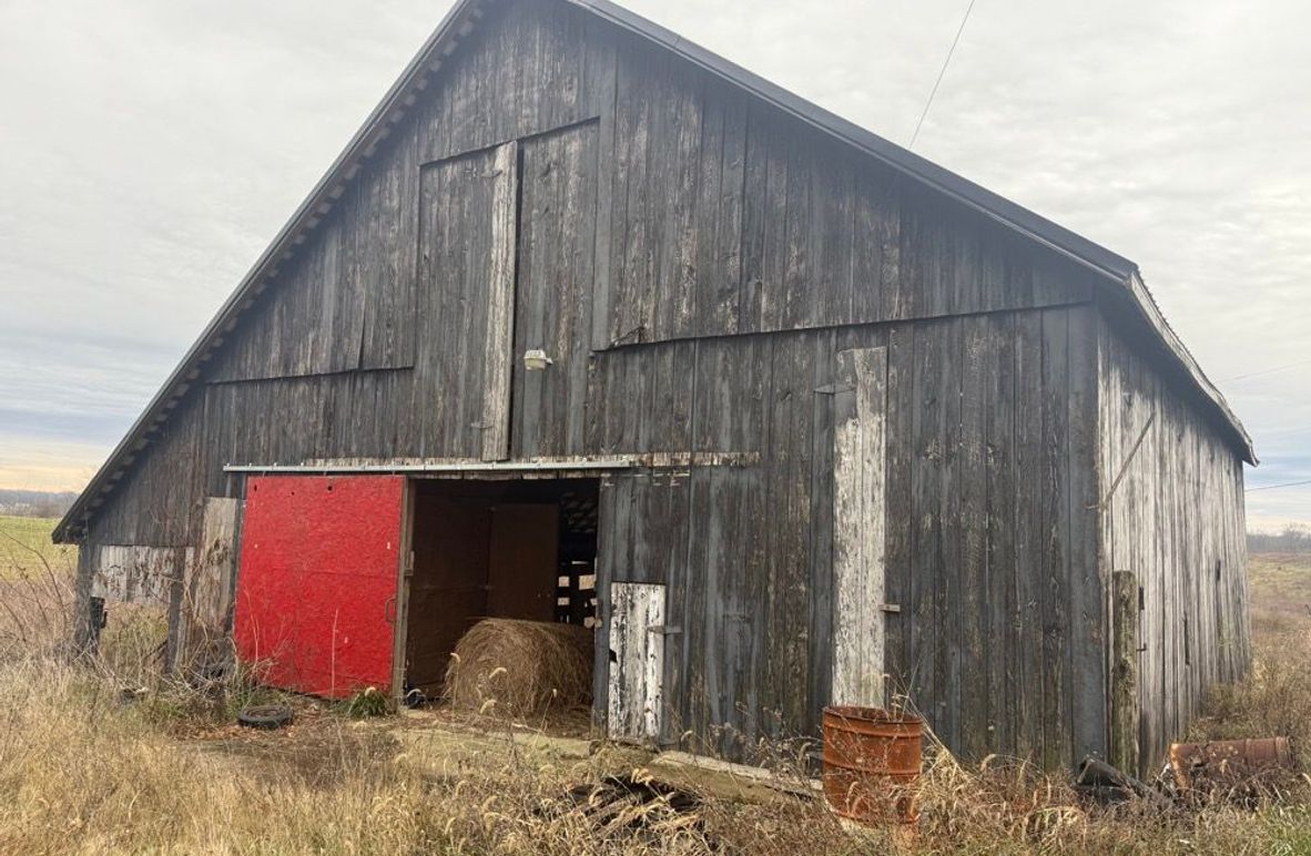 003 the barn view from the north as you enter the property