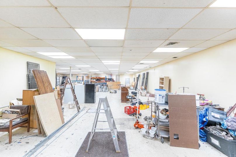 Winnebago 2.05 (Flee Market)_41