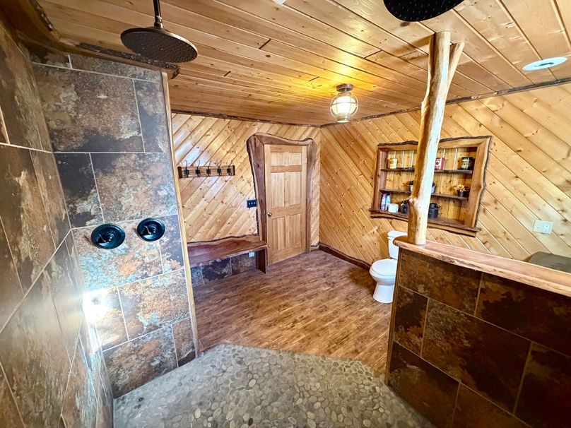 3.Copy of Tract 1 Lodge Full Bath 2 Large