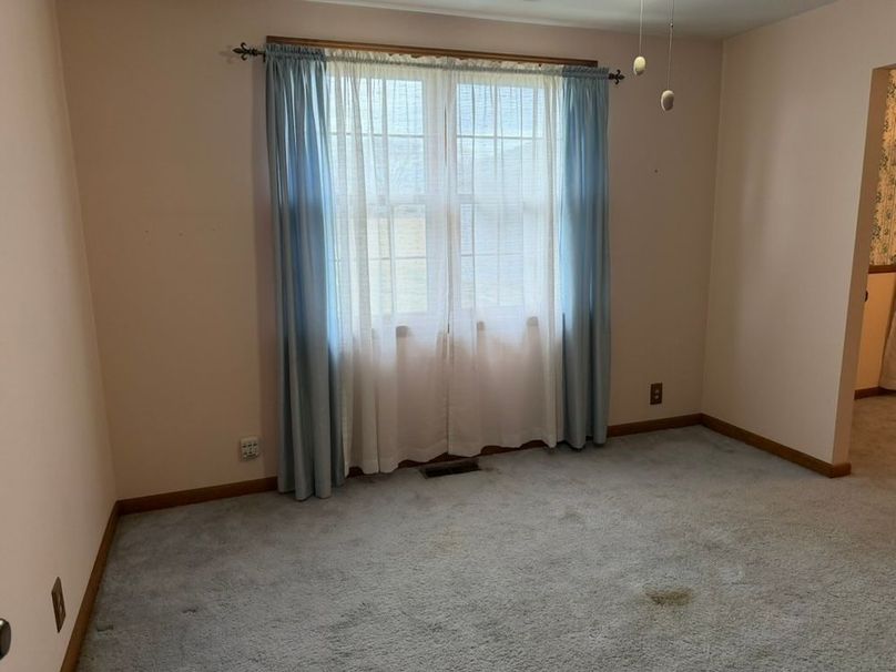 CFF293BD-88CD-49C4-AFCF-6B3E4D9DD443_1_105_c