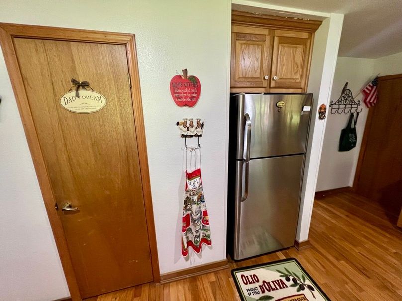 E5AA4AD4-AA4A-427F-B5F6-9801CDFD37C9_1_201_a