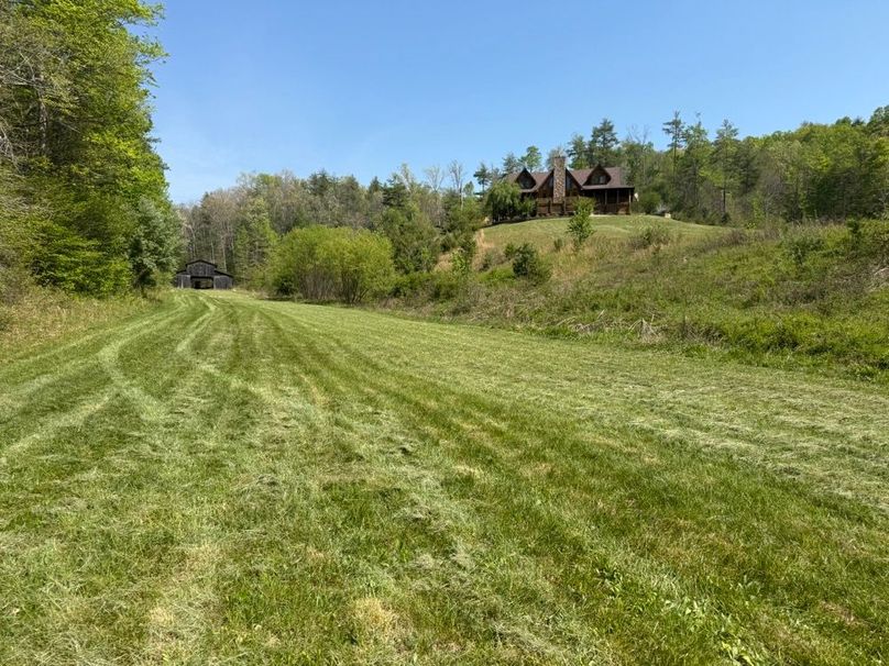 066 front view of the home and barn