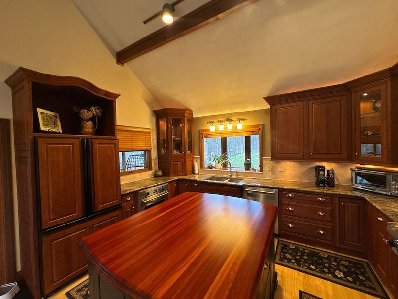 Calhoun, WV 132.84 AC Szegi 2-016