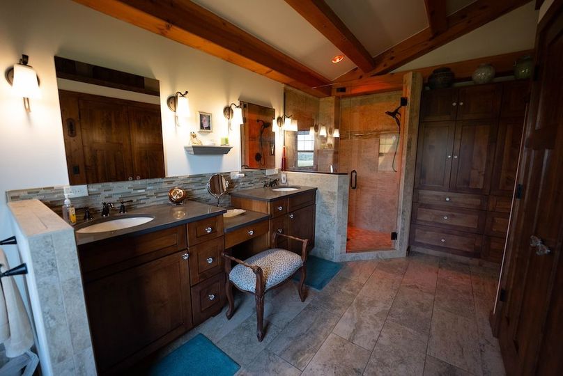 Cedar IA 152 Featured T