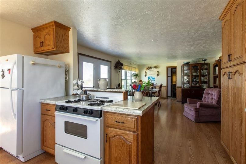 104-Kitchen3