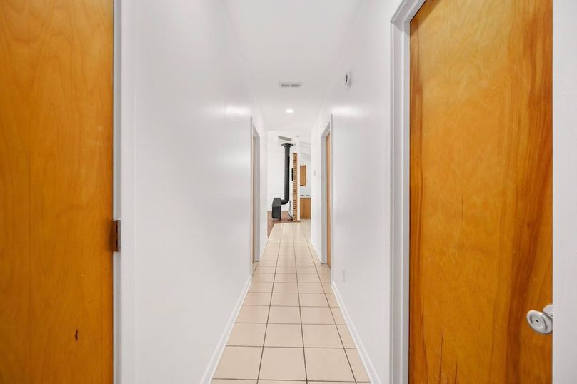 32-36-web-or-mls-279 Poplar Rd interior-19