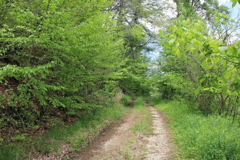 016 single gravel_dirt road access