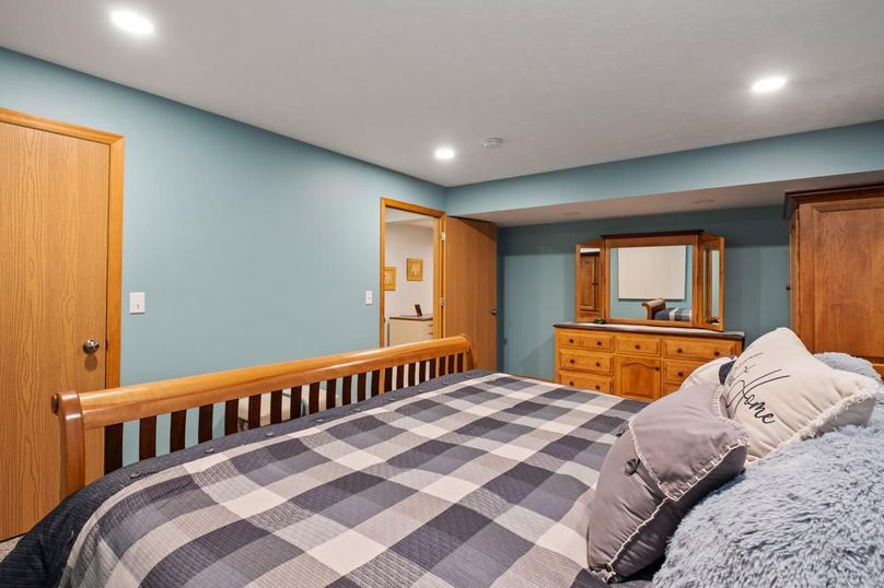 93 Apartment Bedroom 2