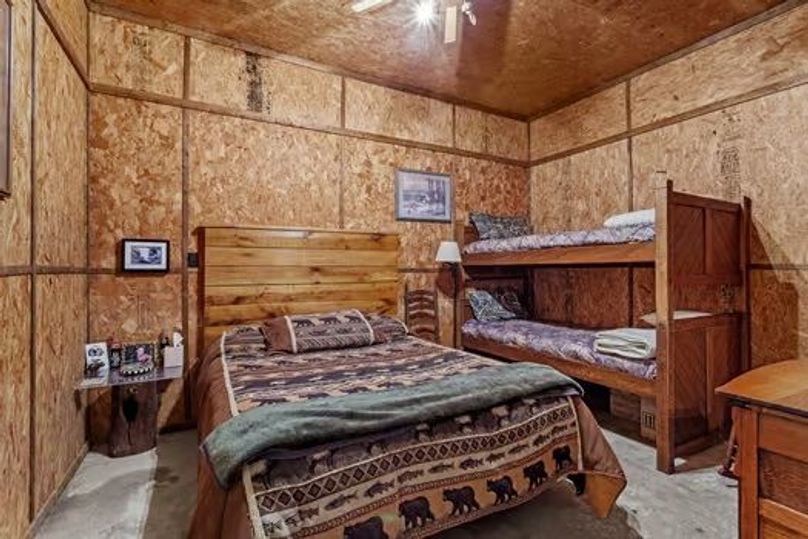 large-018e903b-4dde-7065-9501-d4ab505e3a18