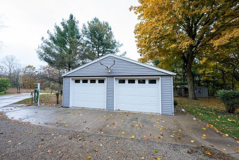 Lodge garage