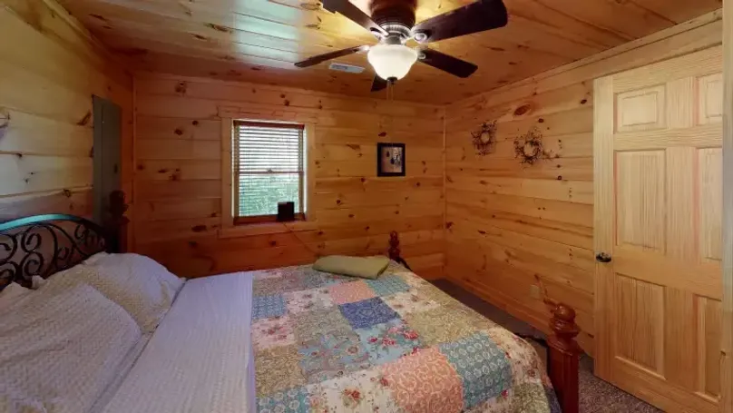 Duffys-Lodge-Bedroom(7)-xs