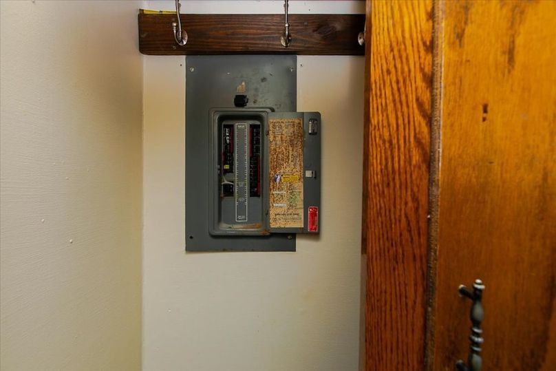091-Breaker Box