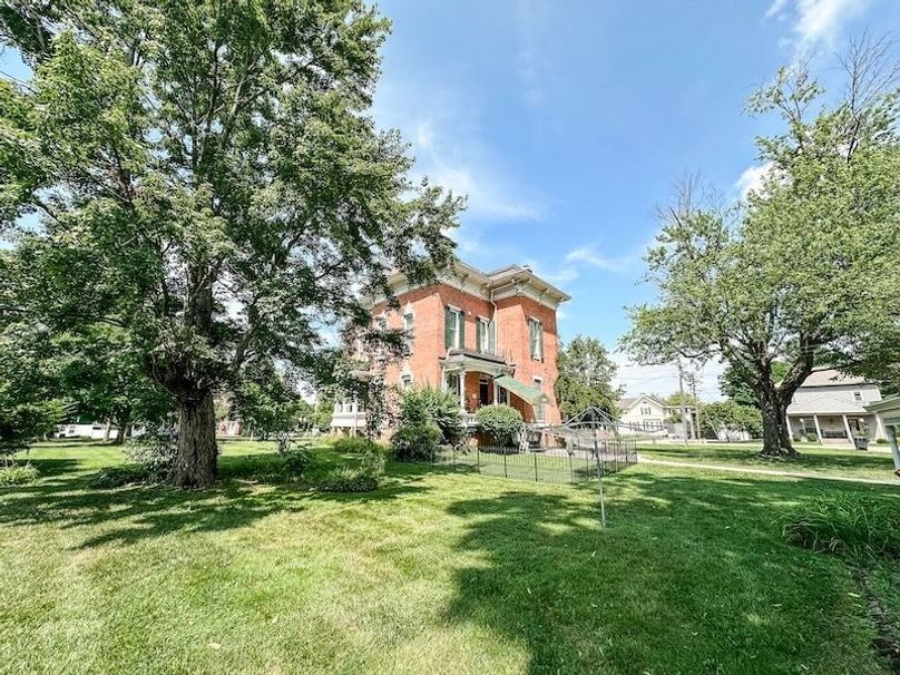 StenceRealty_25_515-N-8th-Street-Marshall-IL_9