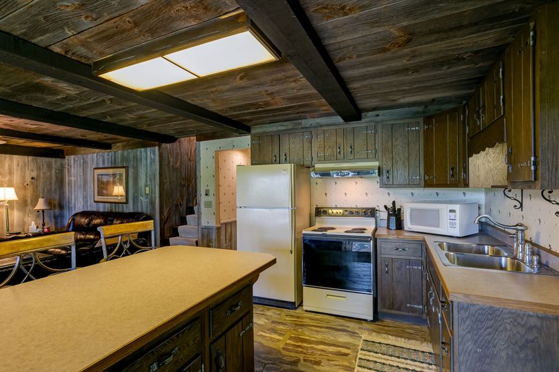 2227_95th_St_©_Picture_This_Inc-22