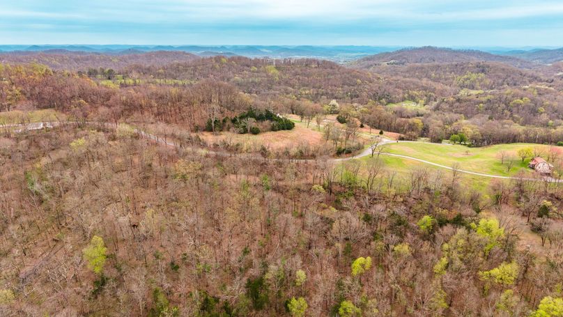 10-web-or-mls-Wolf Hill-30