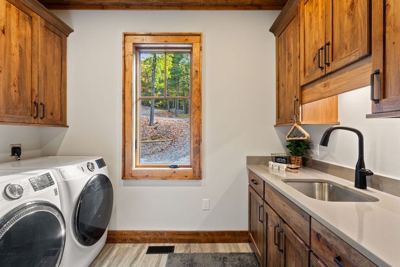 69-web-or-mls-6400 Golf Club Drive-30