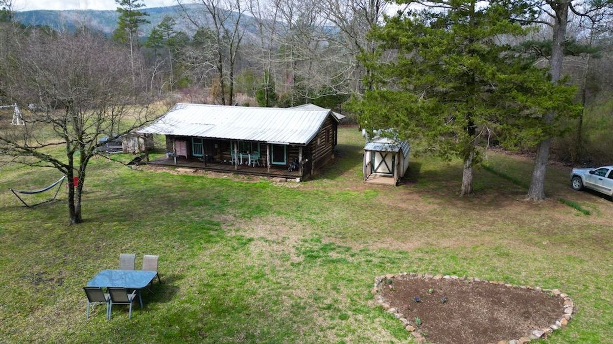 A closer look at Private Off-Grid Penthouse Apartment