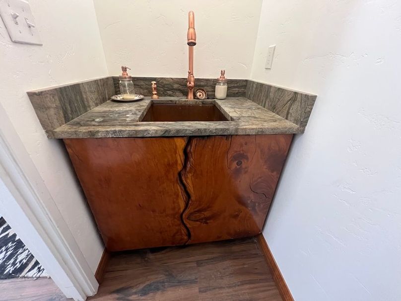 109_Pratt Lodge batroom sink