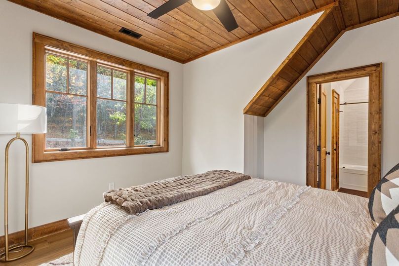 57-web-or-mls-6400 Golf Club Drive-37