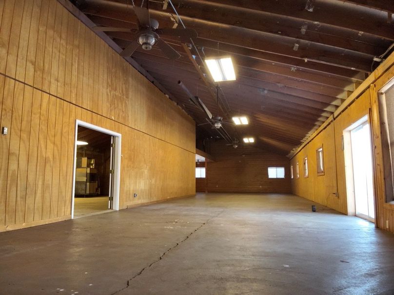 Copy of Lodge inside Large