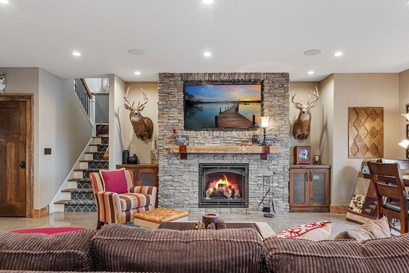 Pic 33 Family room_lower